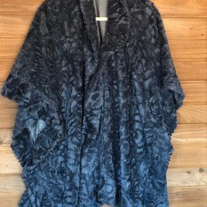 NWOT! Charcoal Gray Faux Fur Ruana